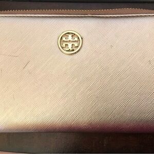 Tory Burch Robinson zip continental wallet in a metallic rose gold W/ Dust bag